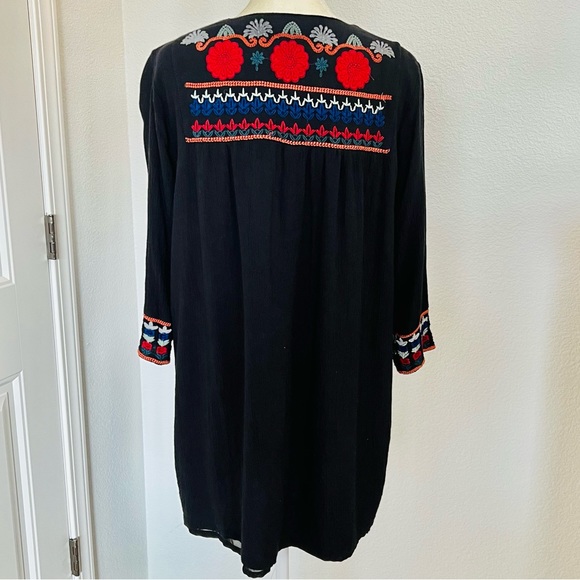 ROMEO + JULIET COUTURE 3/4-SLEEVE FLORAL EMBROIDERED TUNIC GAUZE MINI DRESS - Picture 4 of 11